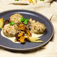 Vegane Semmelknödel mit Rahmschwammerl