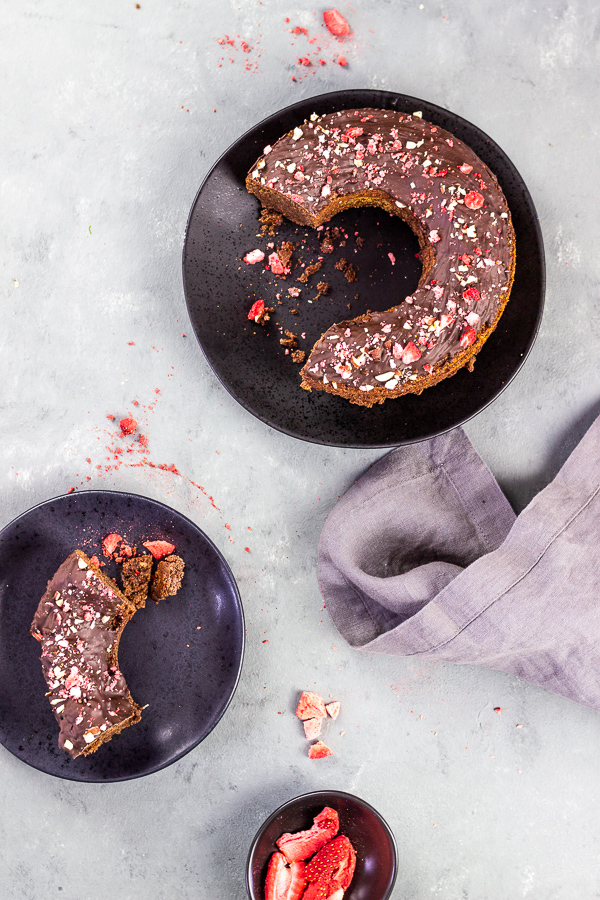 veganer Schokoladenkuchen mit Nüssen ohne Öl