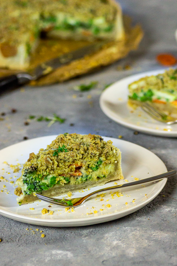 Vegan garden veggie quiche with oilfree crumbs