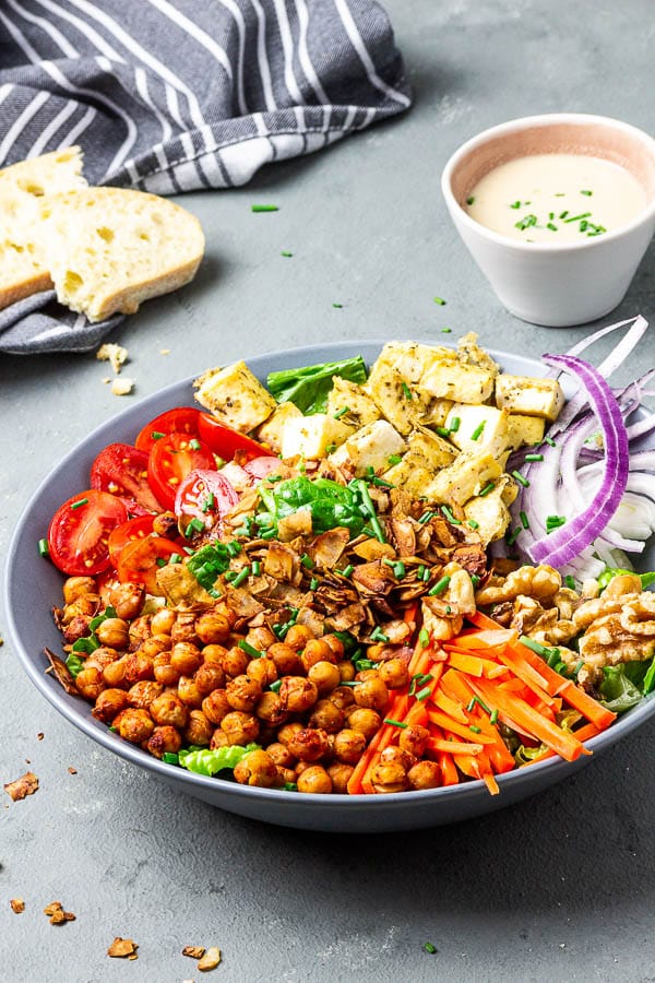 Amerikanischer Veganer Cobb Salat Mit Olfreiem Tahini Rotweinessig Dressing Ve Eat Cook Bake