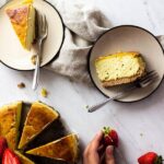 Easy Baked vegan New York Cheesecake with chunky strawberry sauce