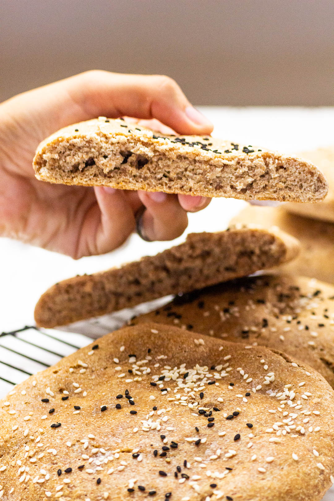 Selbstgemachtes Vollkorn-Fladenbrot ist das perfekte Dönerbrot (vegan)