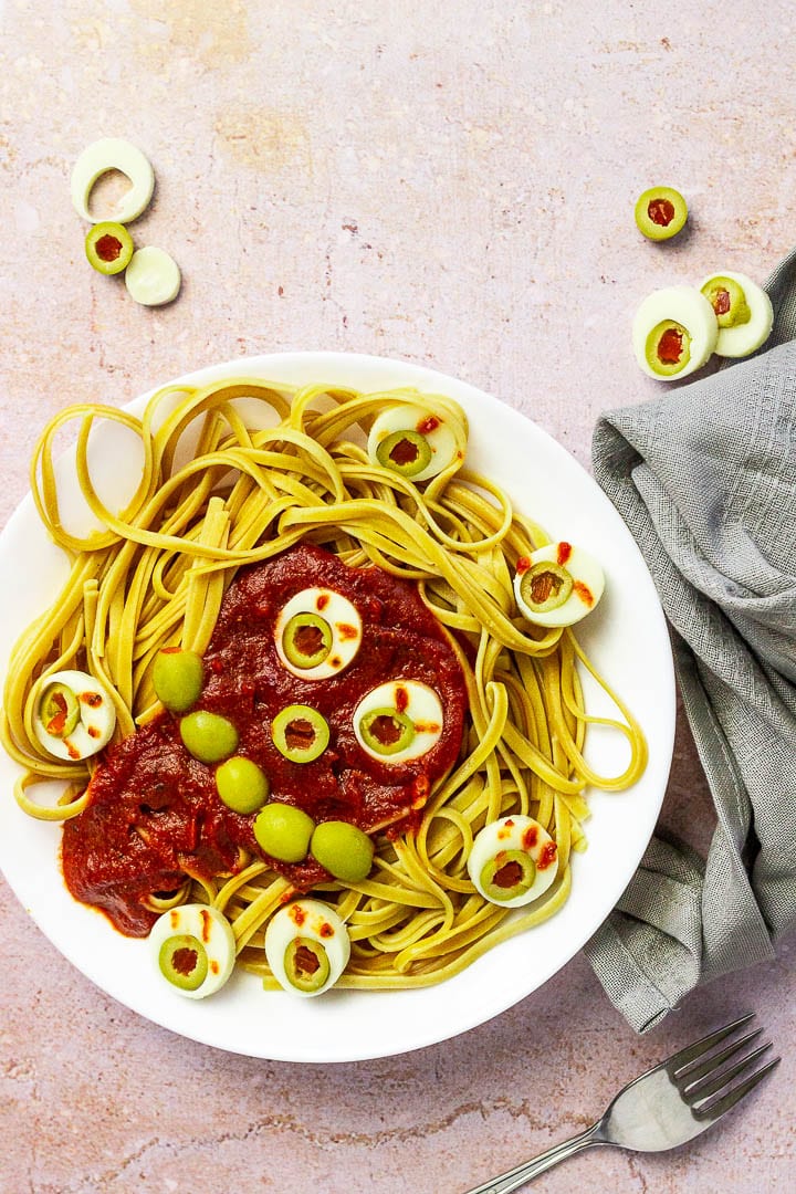 Vegan Halloween Spaghetti with Eyes - Ve Eat Cook Bake