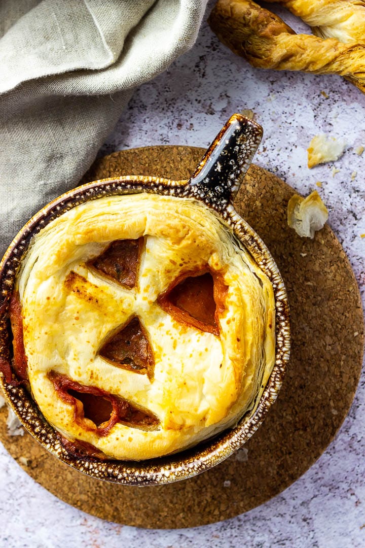 Vegane Pizzasuppe für deine nächste Party (Halloween) als Vorspeise oder Hauptgang