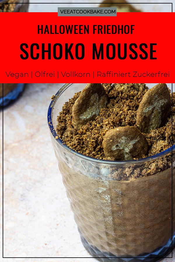 vegan Schokoladen Mousse, Dirt Cup Nachtisch mit Halloween Grabstein aus Hippenteig mit Streuseln mit Text.