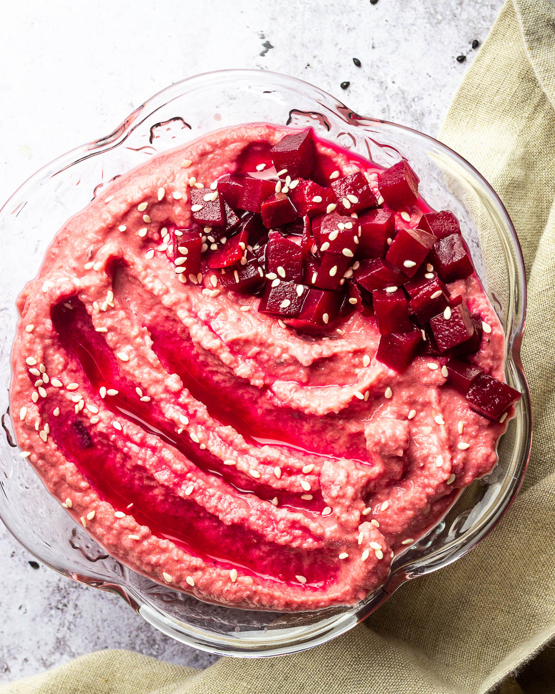 Super creamy cardamom Red Beet Hummus - a oil-free and vegan dip or a gluten-free spread for your toast or sandwich.