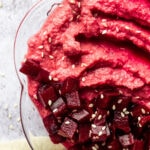 SSuper cremiger Kardamom Rote Beete Hummus - ein ölfreier und veganer Dip oder glutenfreier Brotaufstrich für auf dein Brot oder Sandwich