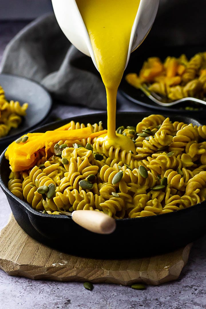 Vegan Cheesy Pumpkin Mac and Cheese