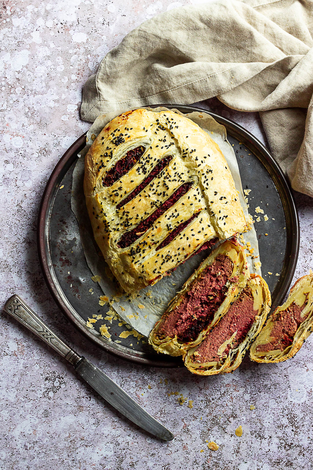 Veganes Filet Wellington mit Rote Bete und Tofu