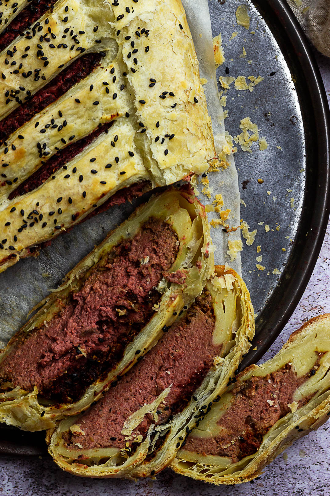 Veganes Filet Wellington mit Rote Bete und Tofu