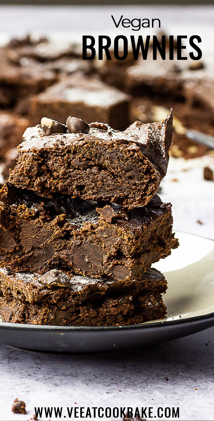 Vegane Brownies mit Datteln, Vollkornmehl und Nussbutter. Vollwertige pflanzliche Brownies ohne Öl, Zucker.