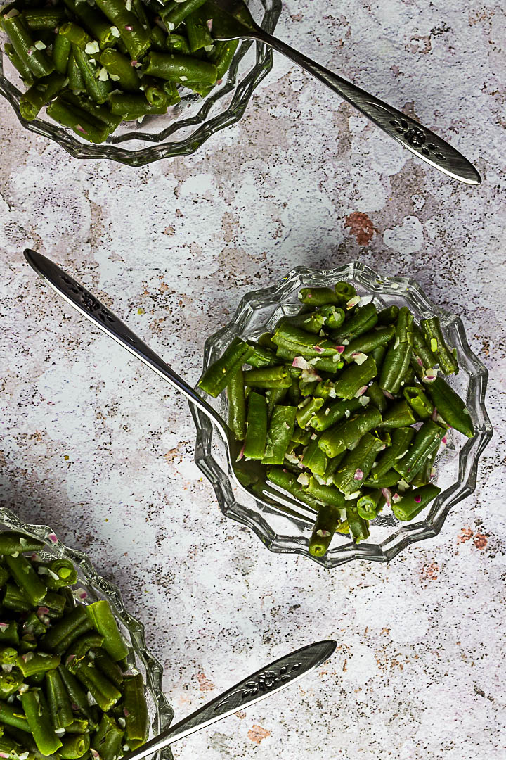 Vegan and Oil-free Green Bean Side Dish made with Onions, Herbs and Green Beans