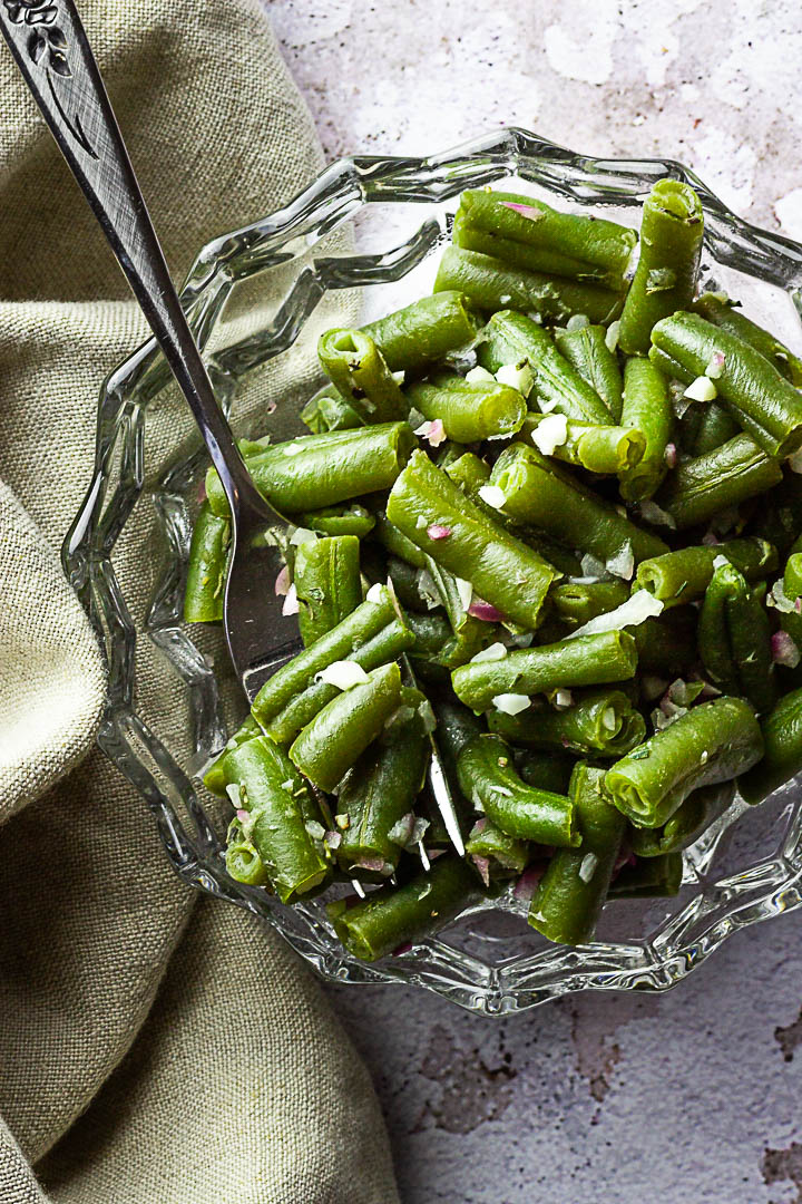 Vegan and Oil-free Green Bean Side Dish made with Onions, Herbs and Green Beans