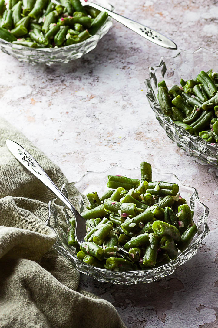 Vegan and Oil-free Green Bean Side Dish made with Onions, Herbs and Green Beans