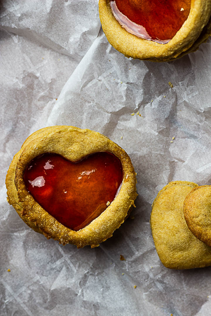 Vegan Linzer Cookies are German Christmas Cookies made with a shortcrust and filled with jam. (wfpb)