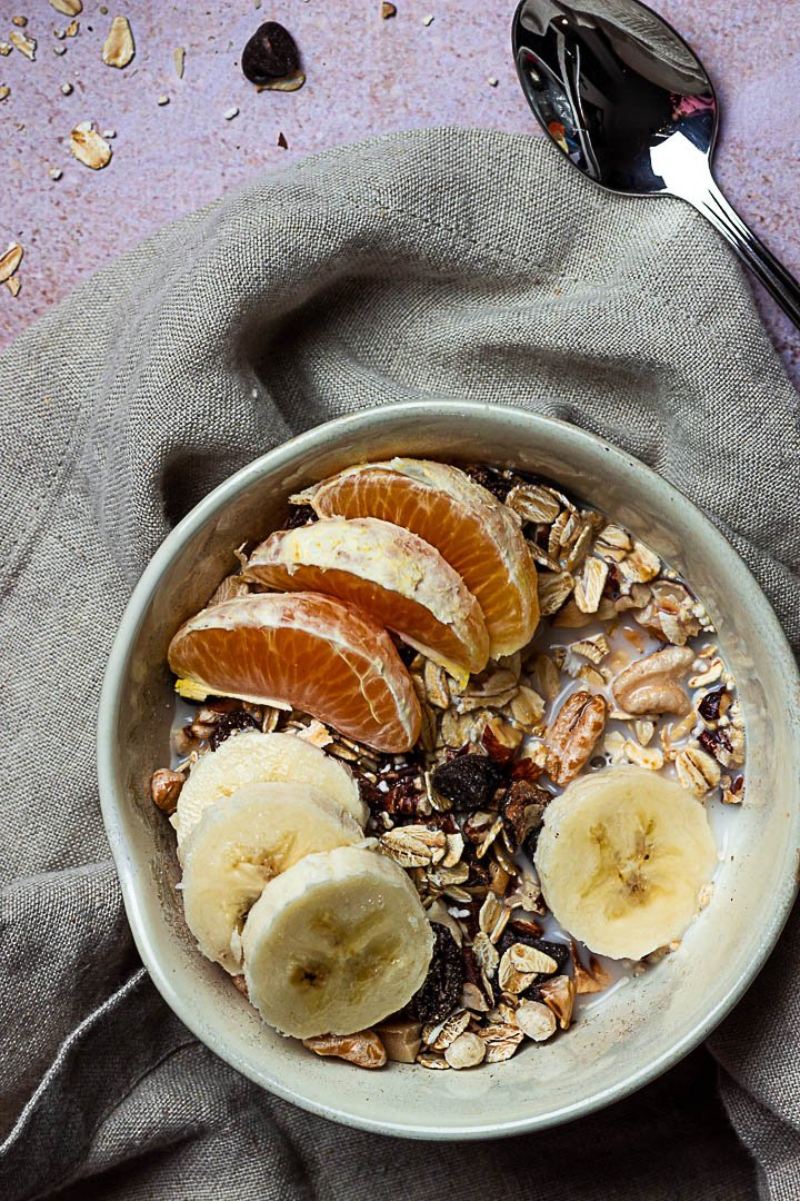 Sugar-free Muesli Mix with Quinoa, Amaranth, Rolled Oats, Cranberries and Chocolate Chips (vegan)