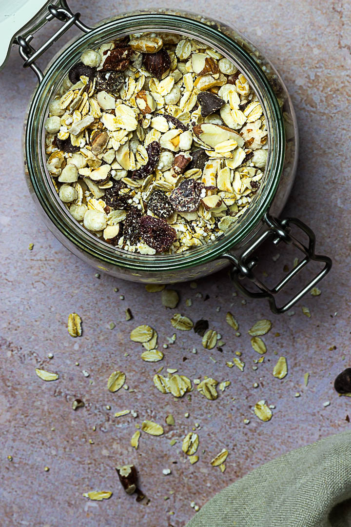 Zuckerfreies Müsli Mix mit Quinoa, Amaranth, Cranberries, Haferflocken und Nüssen (vegan)