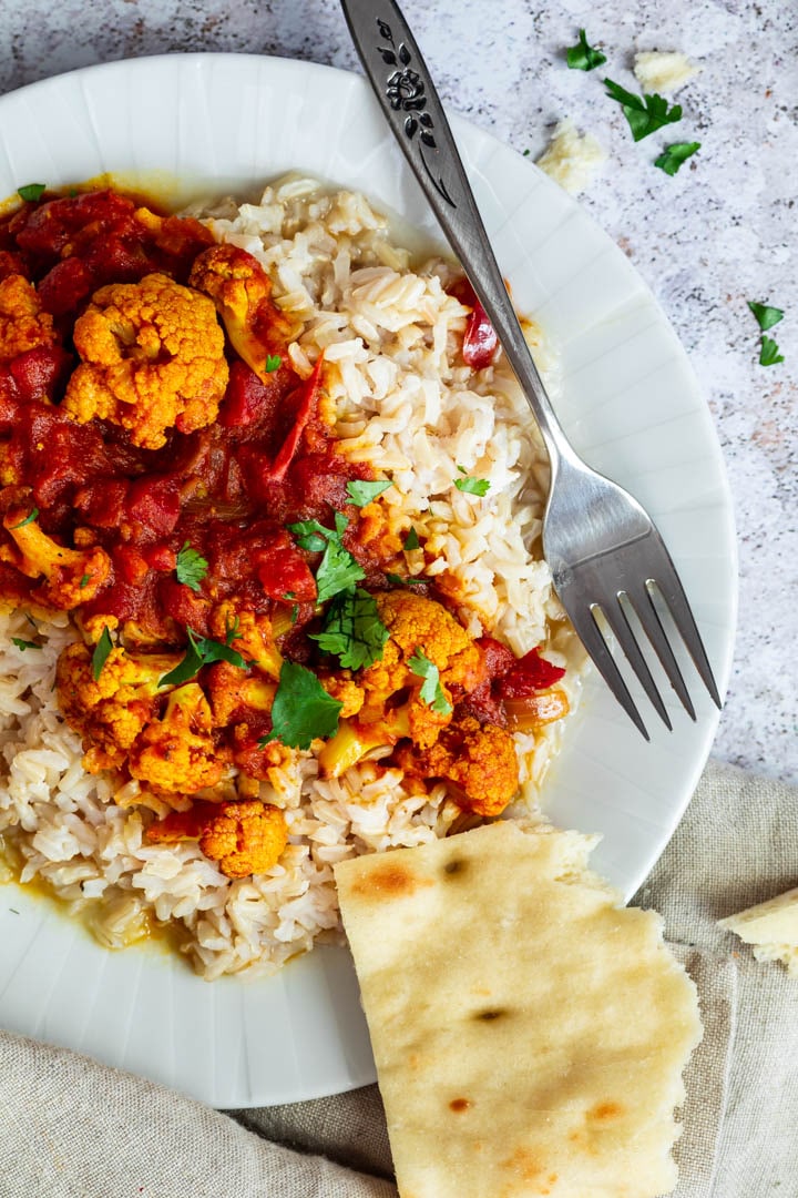 Veganes Tikka Masala mit Blumenkohl und authentischen Gewürzen. (vegetarisch, glutenfrei)