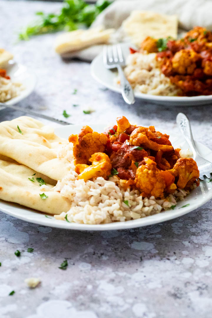 Veganes Tikka Masala mit Blumenkohl und authentischen Gewürzen. (vegetarisch, glutenfrei)