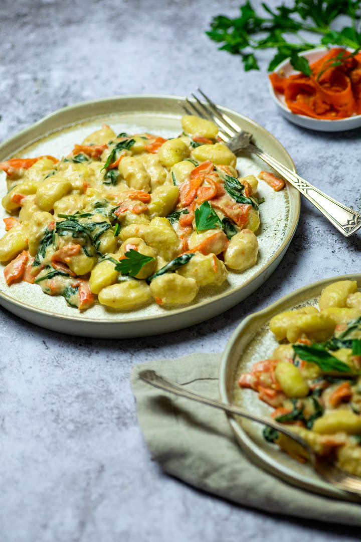 Vegan Wfpb Gorgonzola Gnocchi with spinach and vegan smoked carrot salmon. Tangy Flavorful cream sauce made with natural ingredients for a healthy dinner. (vegetarian)