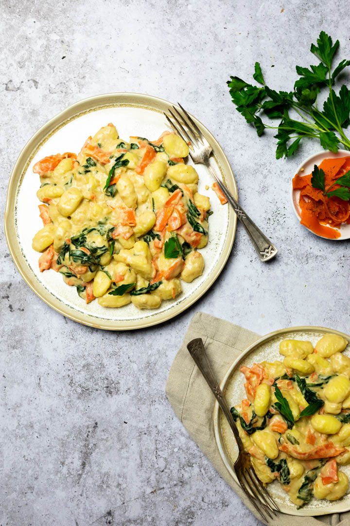 Vegan Wfpb Gorgonzola Gnocchi with spinach and vegan smoked carrot salmon. Tangy Flavorful cream sauce made with natural ingredients for a healthy dinner. (vegetarian)