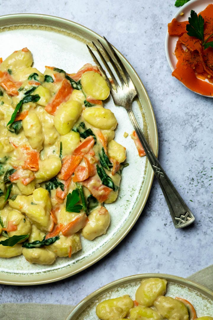 Vegan Wfpb Gorgonzola Gnocchi with spinach and vegan smoked carrot salmon. Tangy Flavorful cream sauce made with natural ingredients for a healthy dinner. (vegetarian)