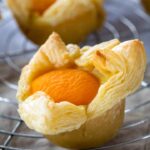 Nahaufnahme eines Pudding aprikosen Cups