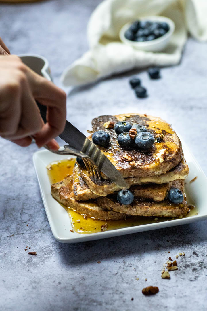 Cutting vegan French Toast