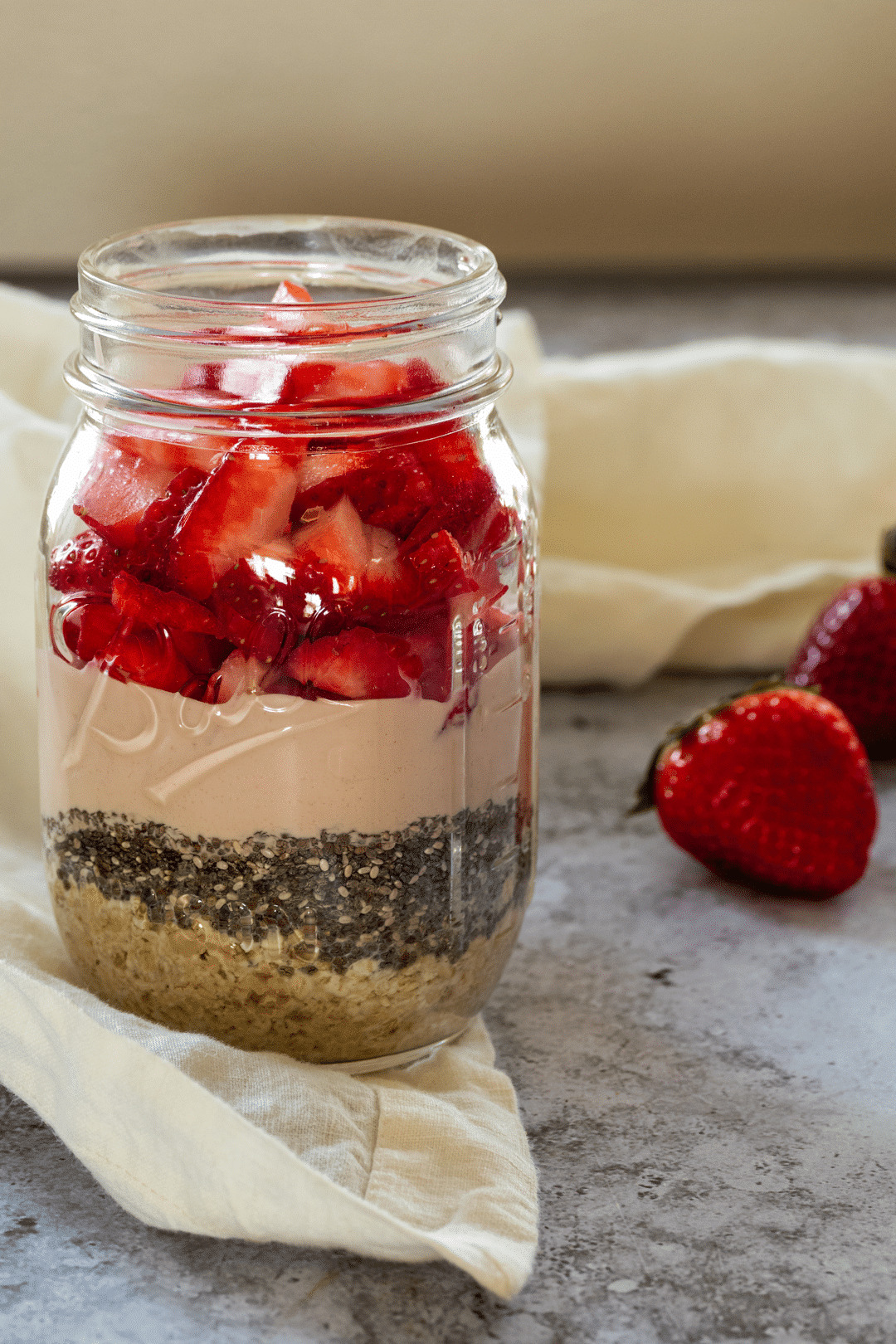 Erdbeer Overnight Oats in einem Glas