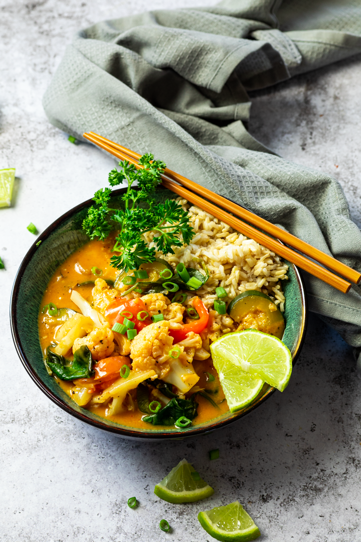 Bowl with Rice and thai red curry