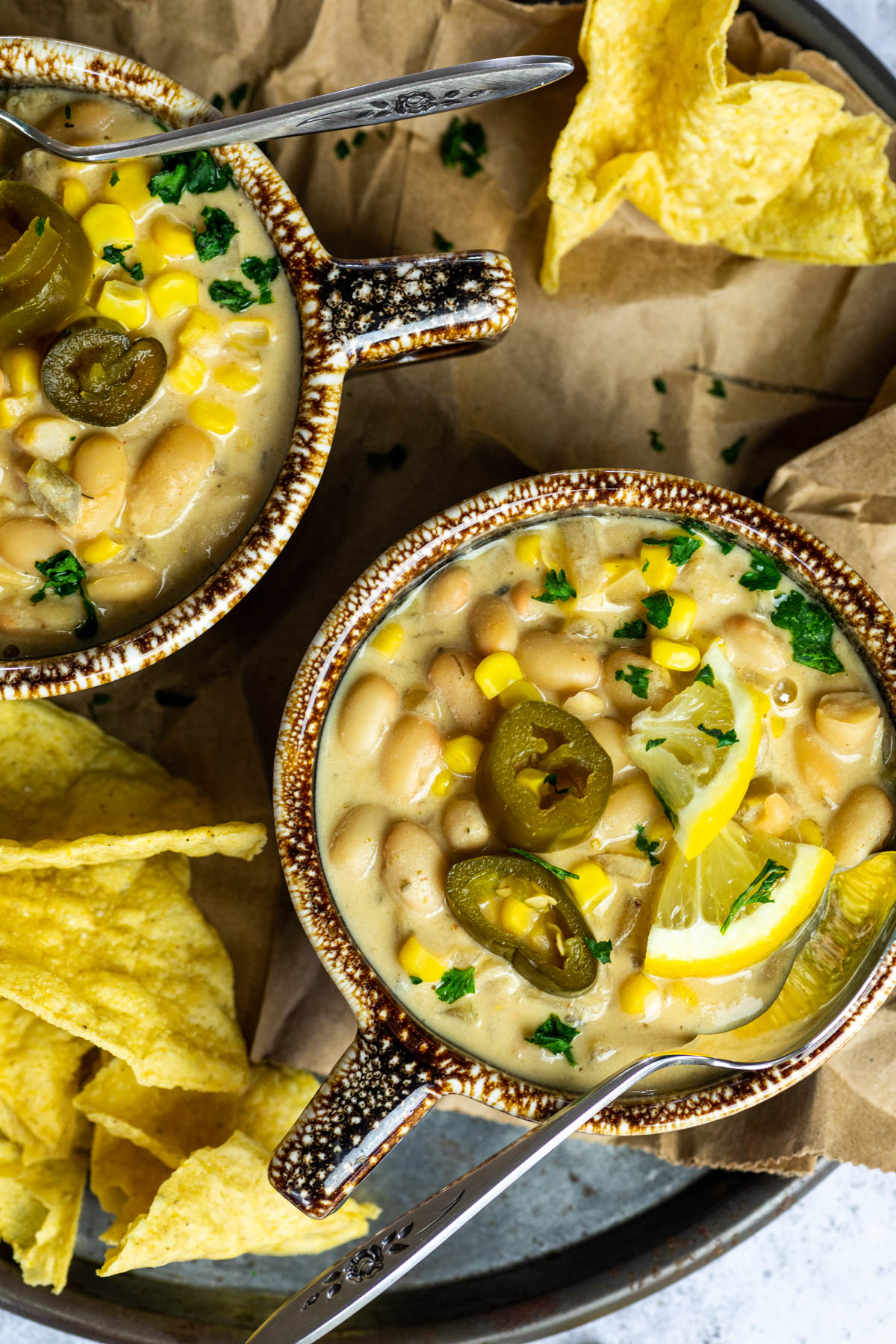 Nahaufnahme von veganem weißen Chili