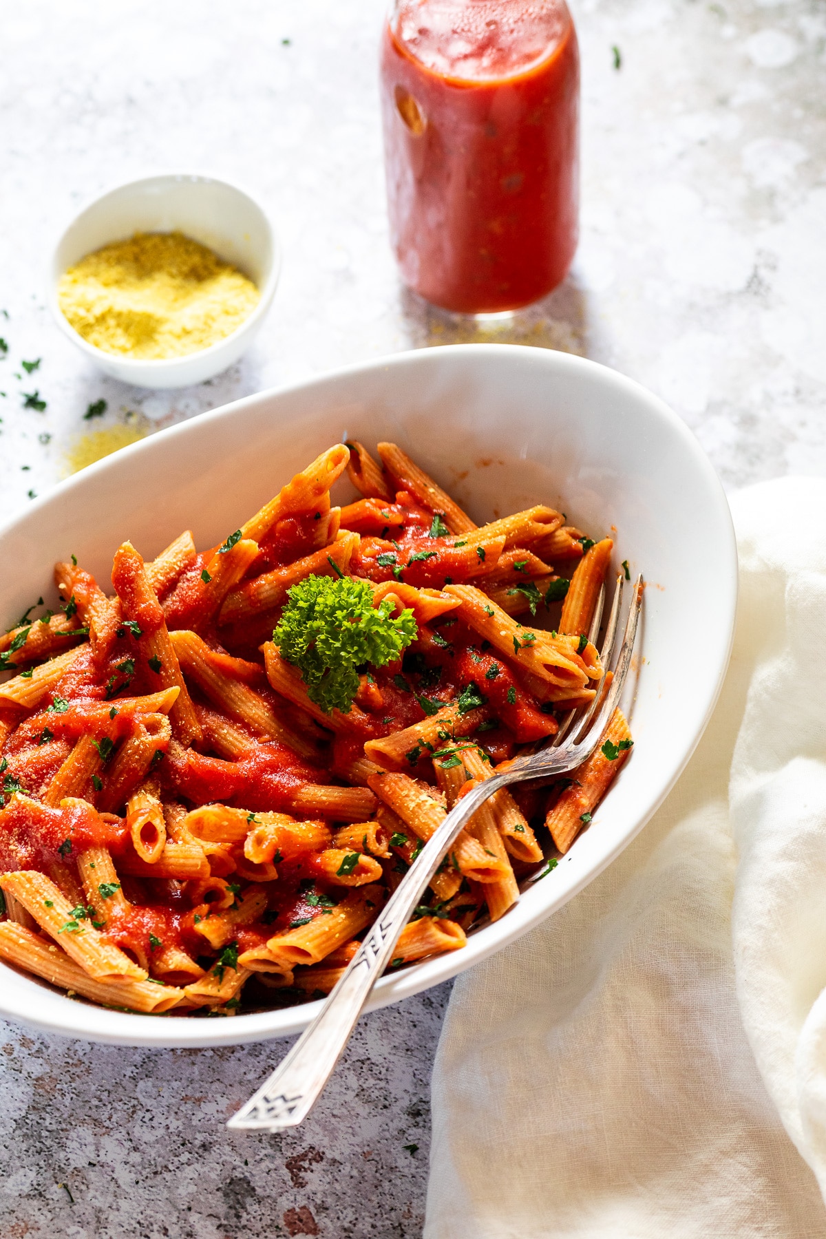 Nahaufnahme einer Schüssel mit Penne alla Wodka