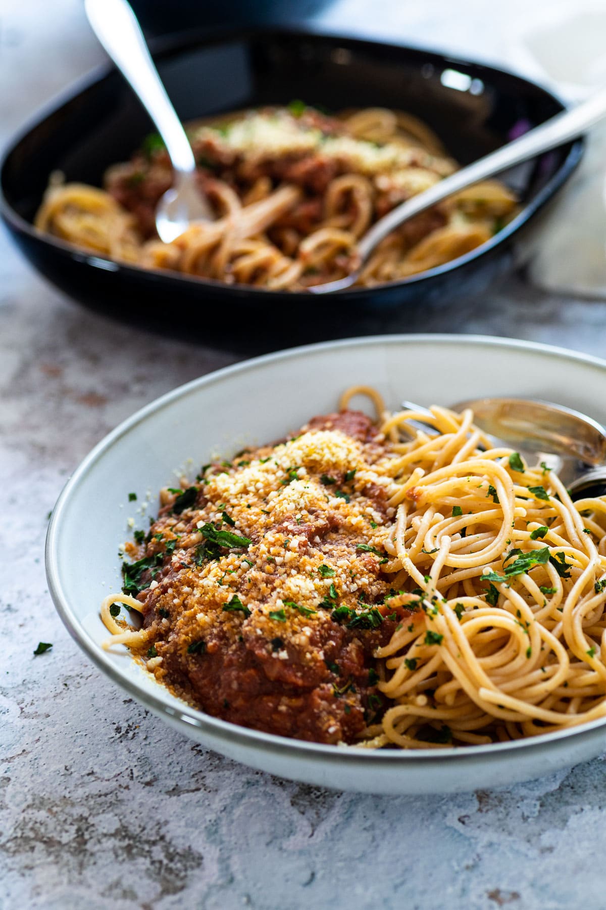 Spaghetti-Schüssel mit Bolognese-Sauce