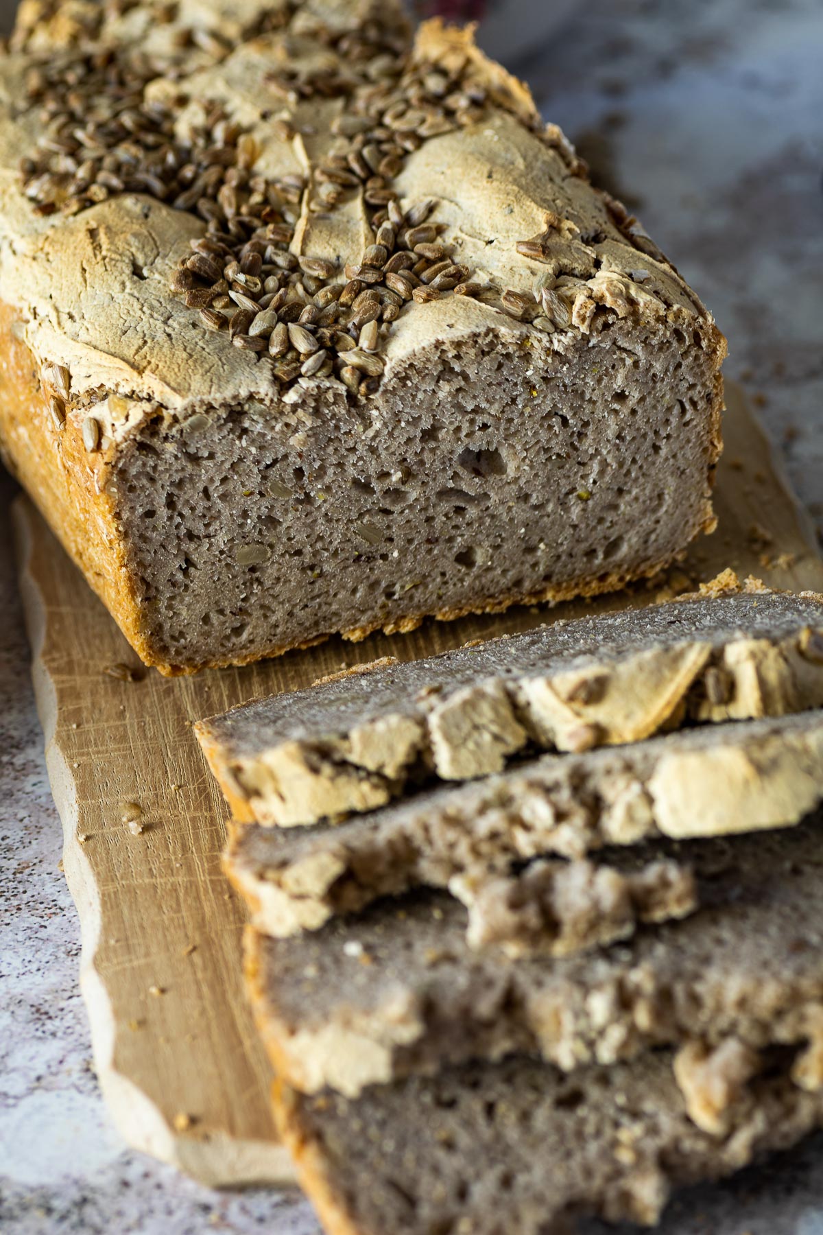 Hausgemachtes Buchweizenbrot im Fokus